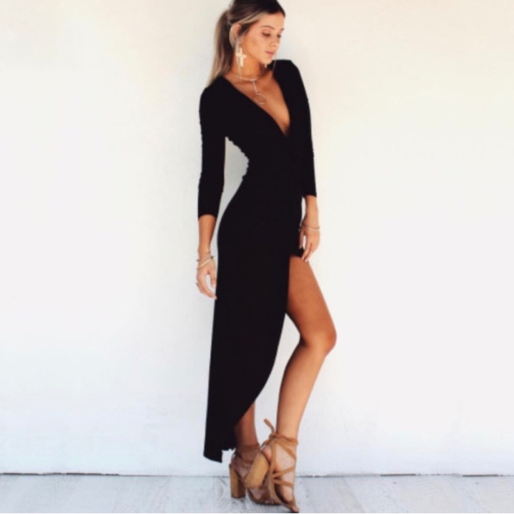 Tobi black maxi dress with front leg slit 💕 small